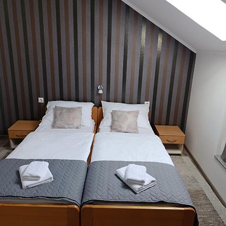 Guest House Toic Кореница Екстериор снимка