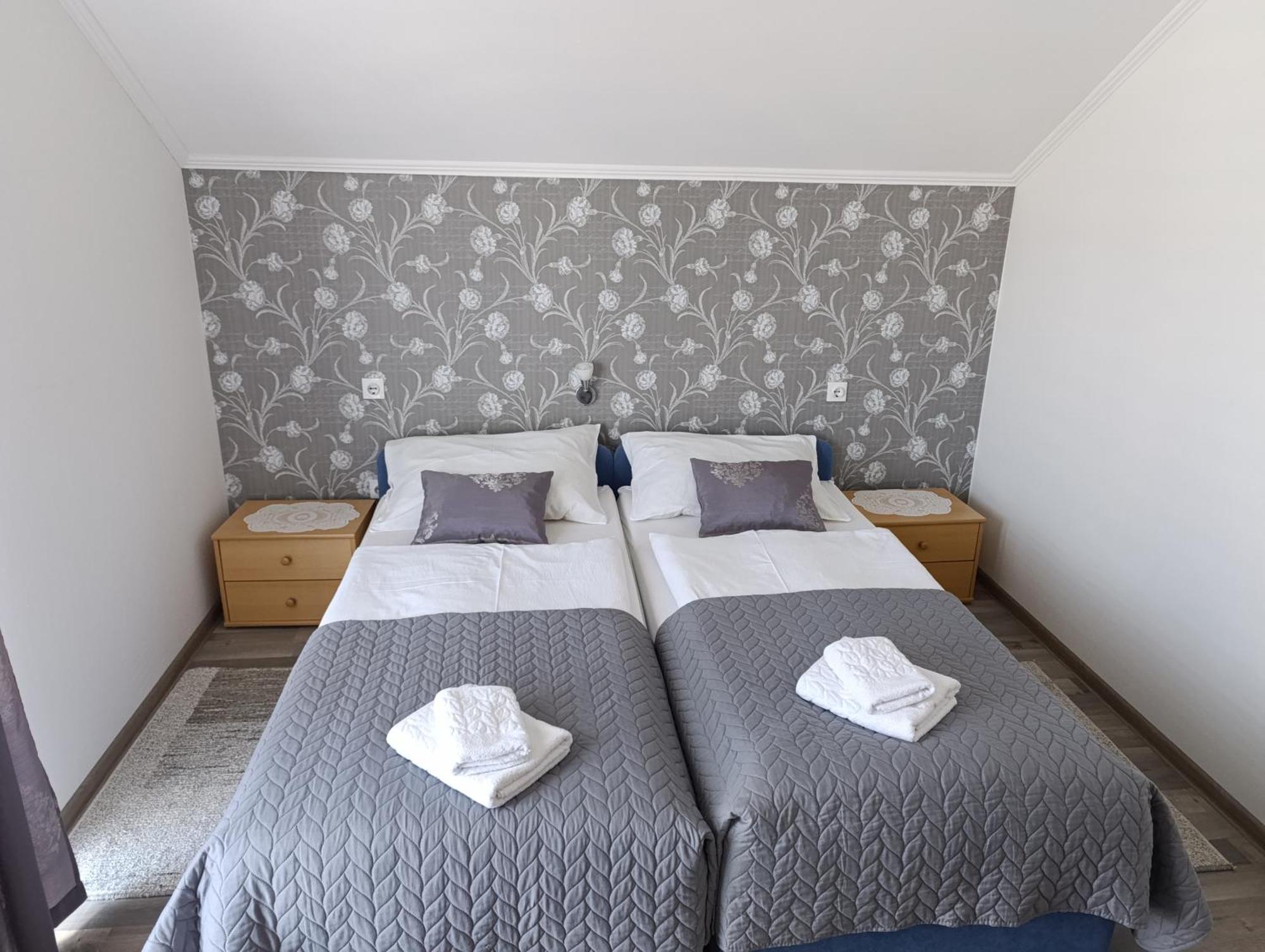 Guest House Toic Кореница Екстериор снимка